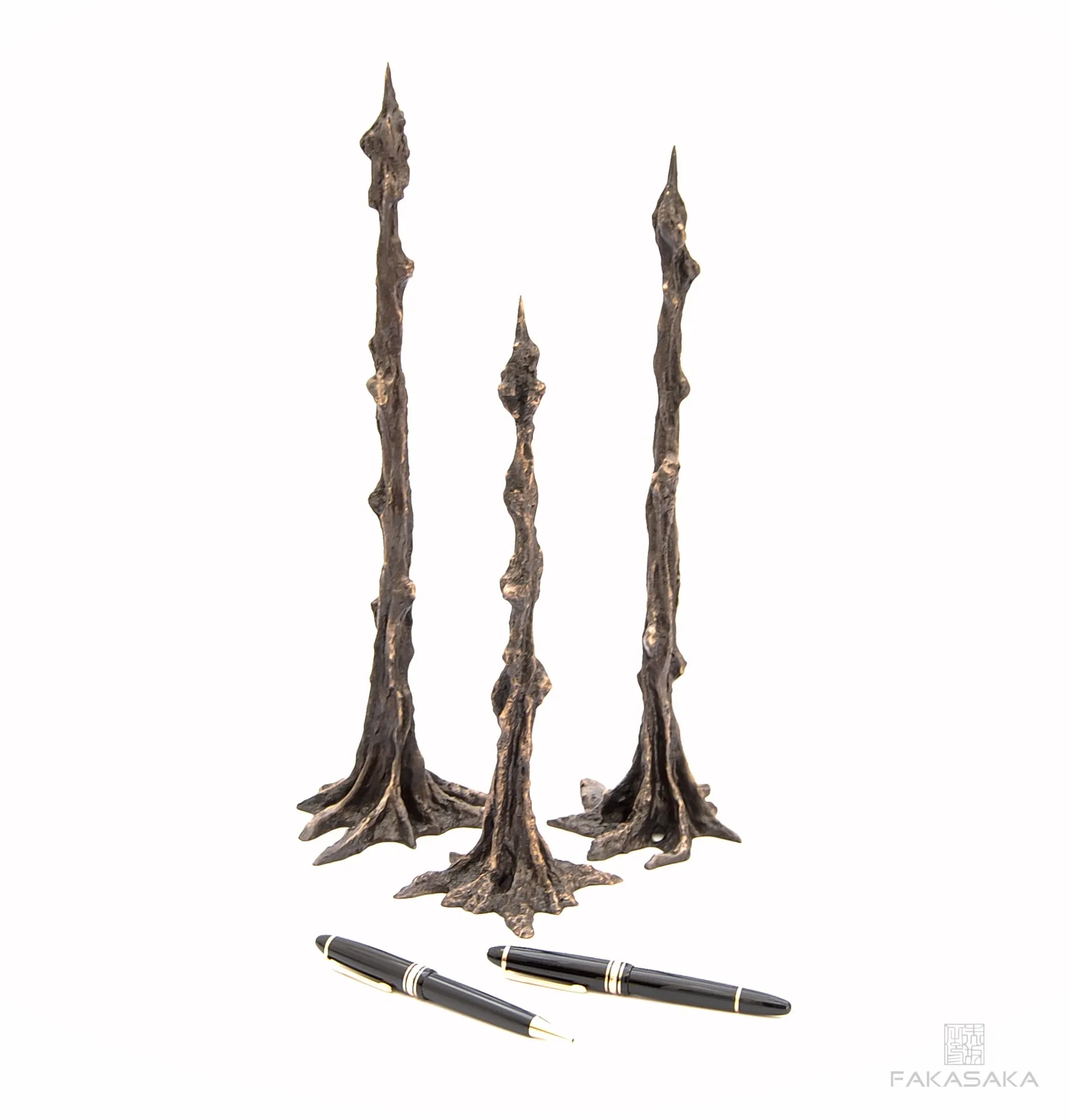 LEO<br><br>CANDLESTICK / SCULPTURE<br><br>BLACKBROWN BRONZE