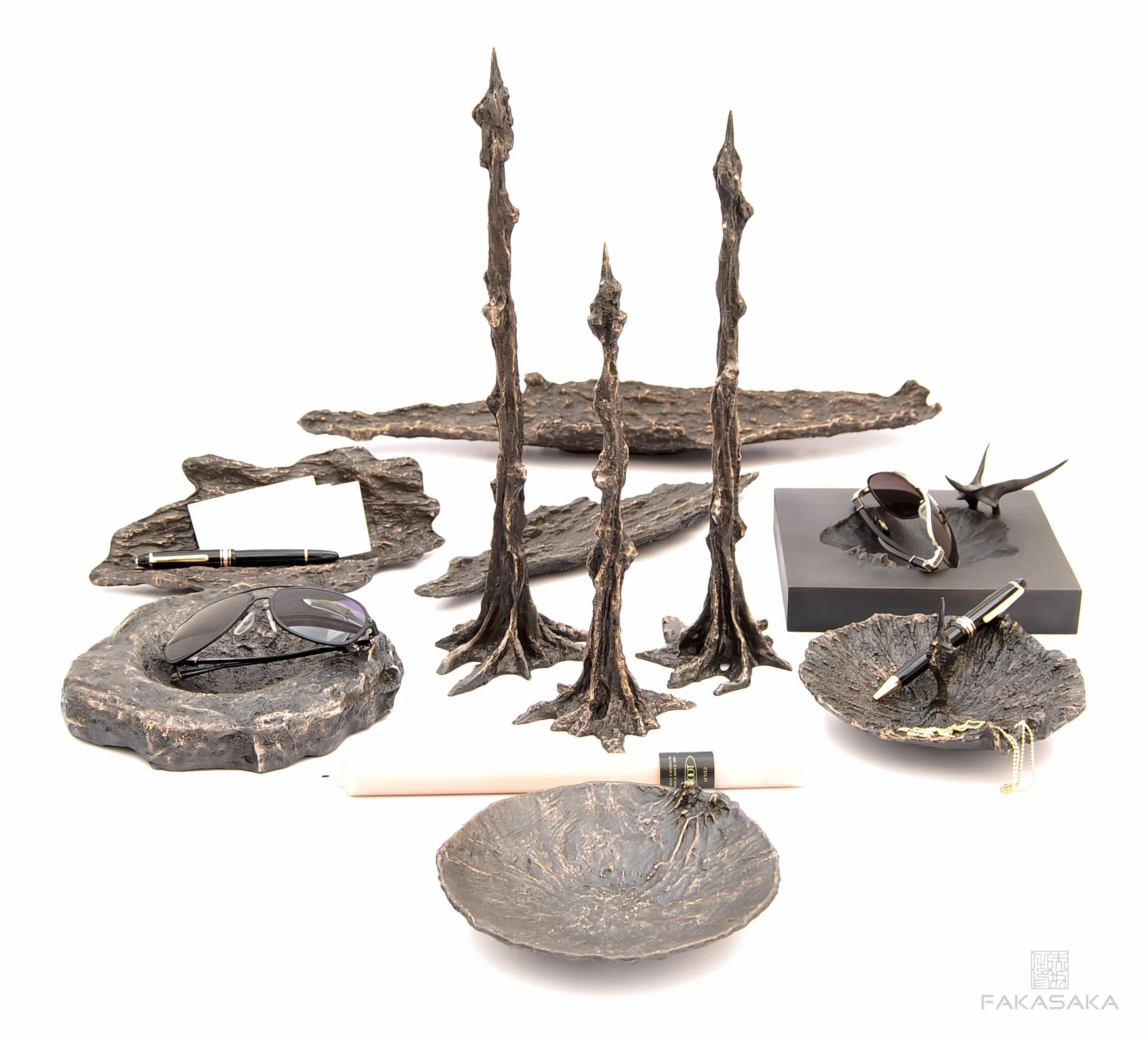 LEO<br><br>CANDLESTICK / SCULPTURE<br><br>BLACKBROWN BRONZE